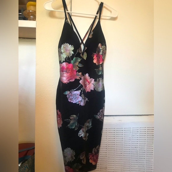 Floral body con dress. - Picture 1 of 2